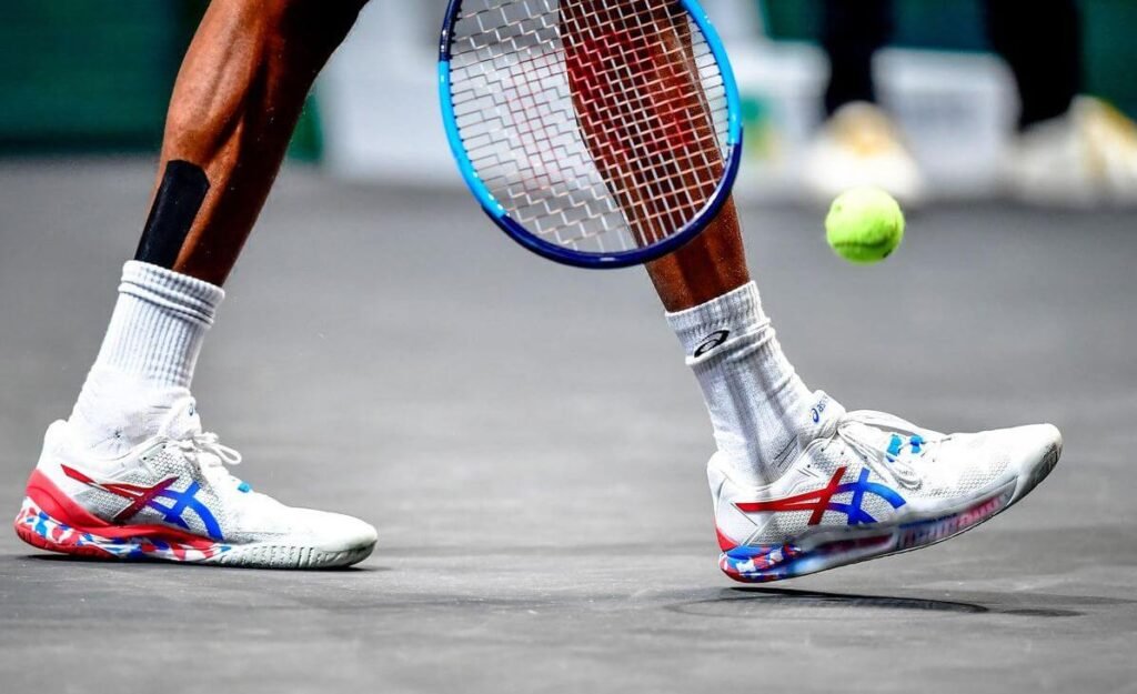 11 Best Tennis Shoes For Wide Feet [Buyers Guide - 2022]